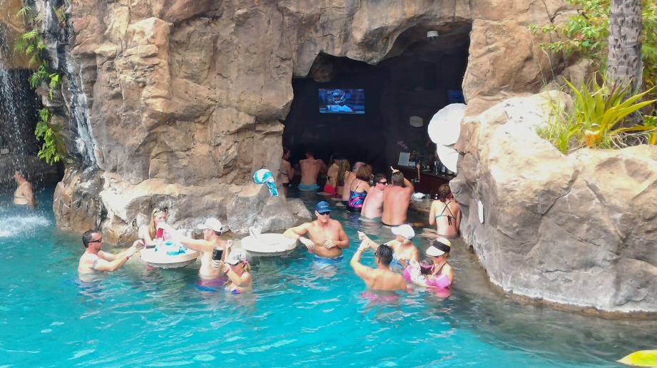 Grand Wailea Grotto Bar